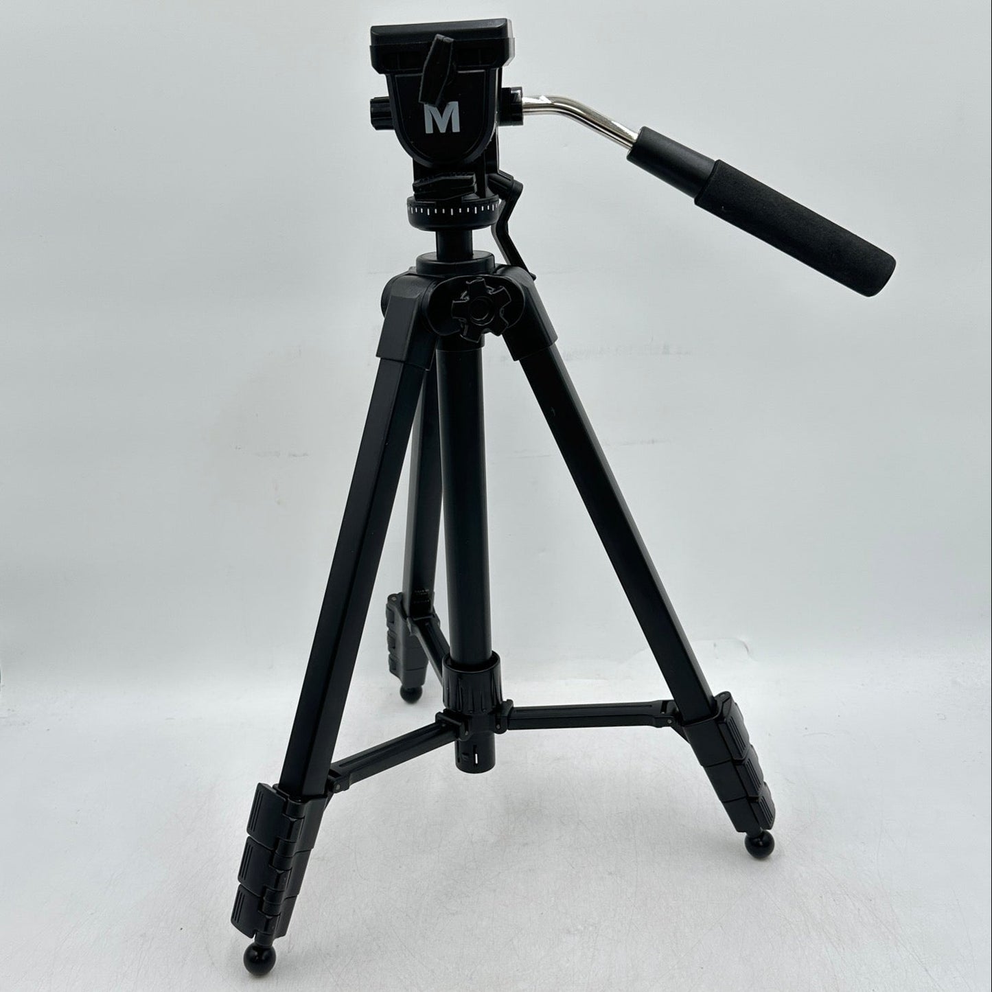 Magnus VT-100  Tripod System with 2-Way Pan Head VT100