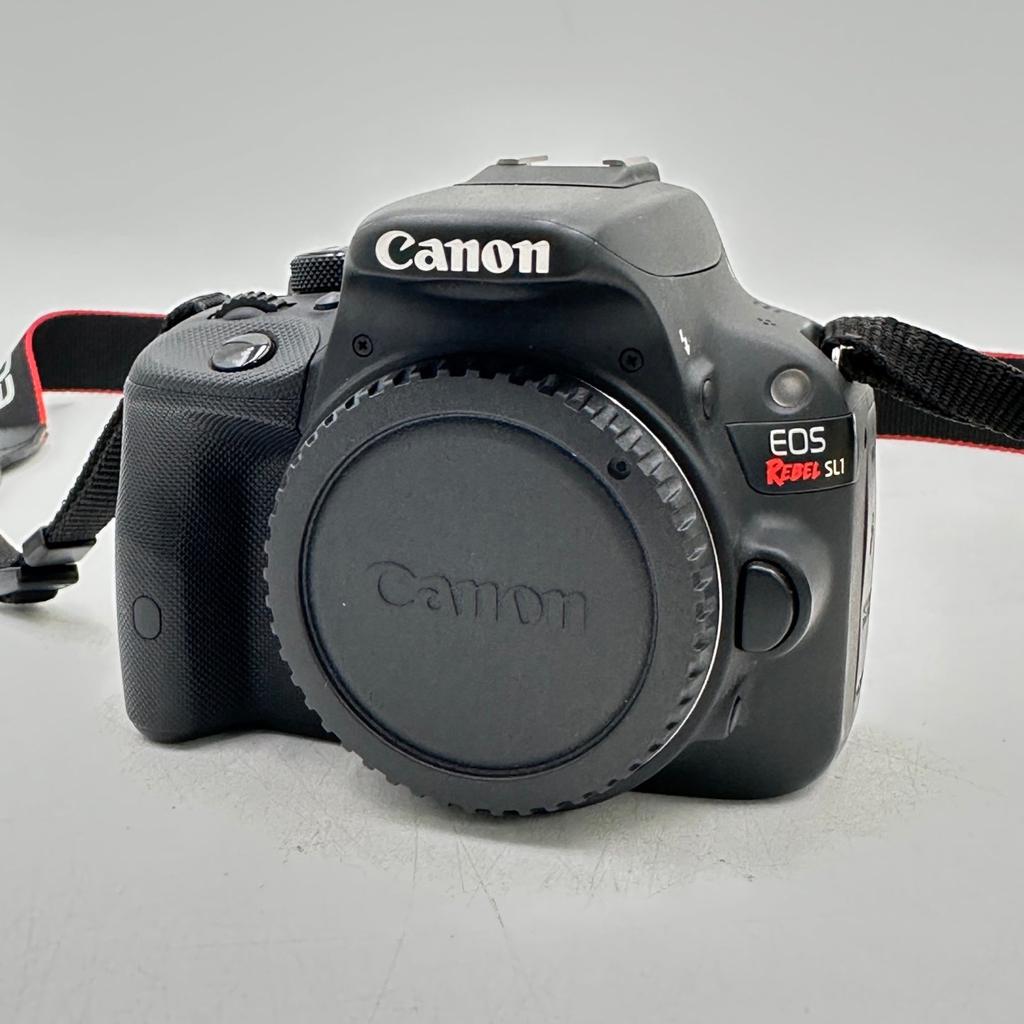 Canon EOS Rebel SL1 18.0MP Digital SLR Camera 5775 SC W/ EFS 18-55mm Lens Kit