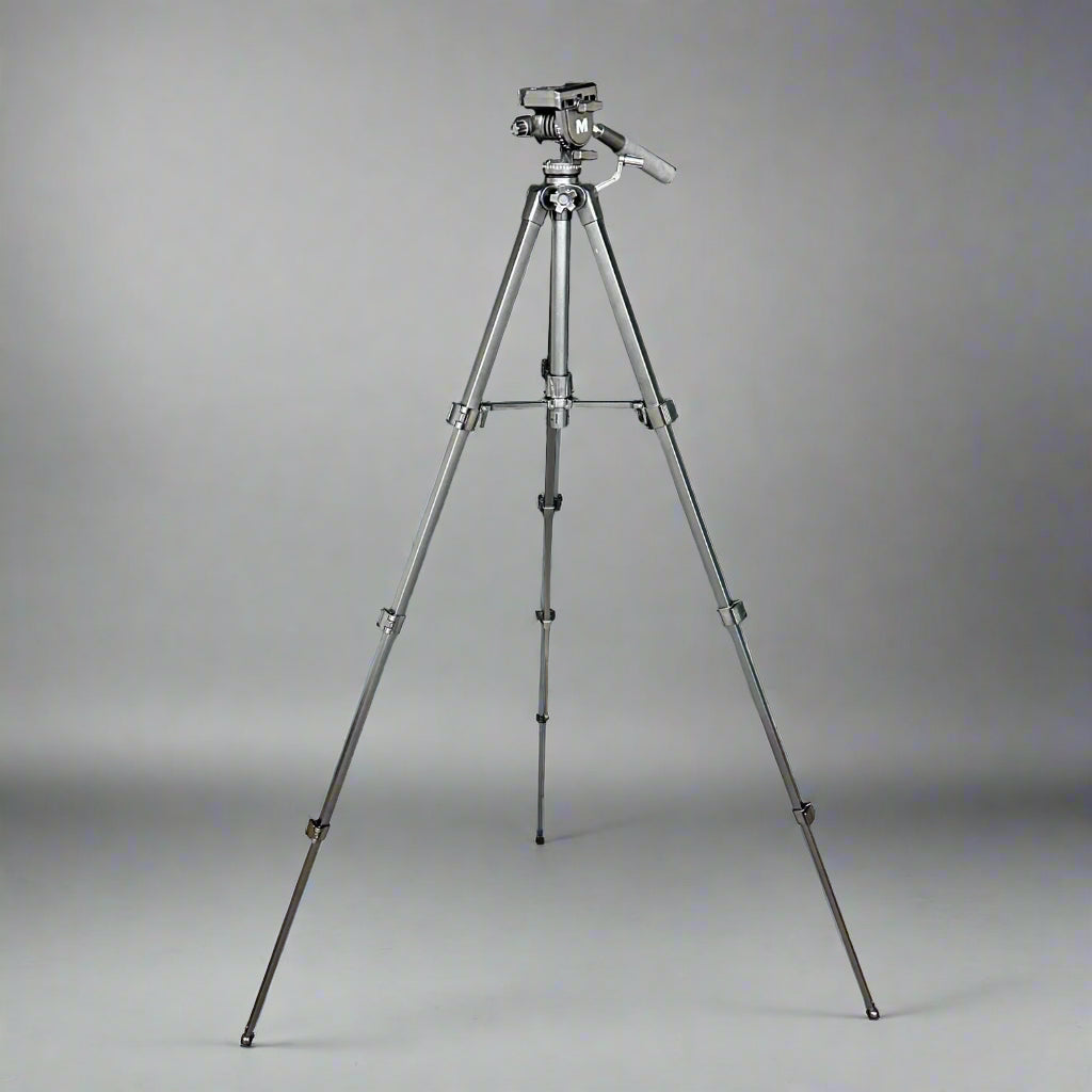 Magnus VT-100  Tripod System with 2-Way Pan Head VT100