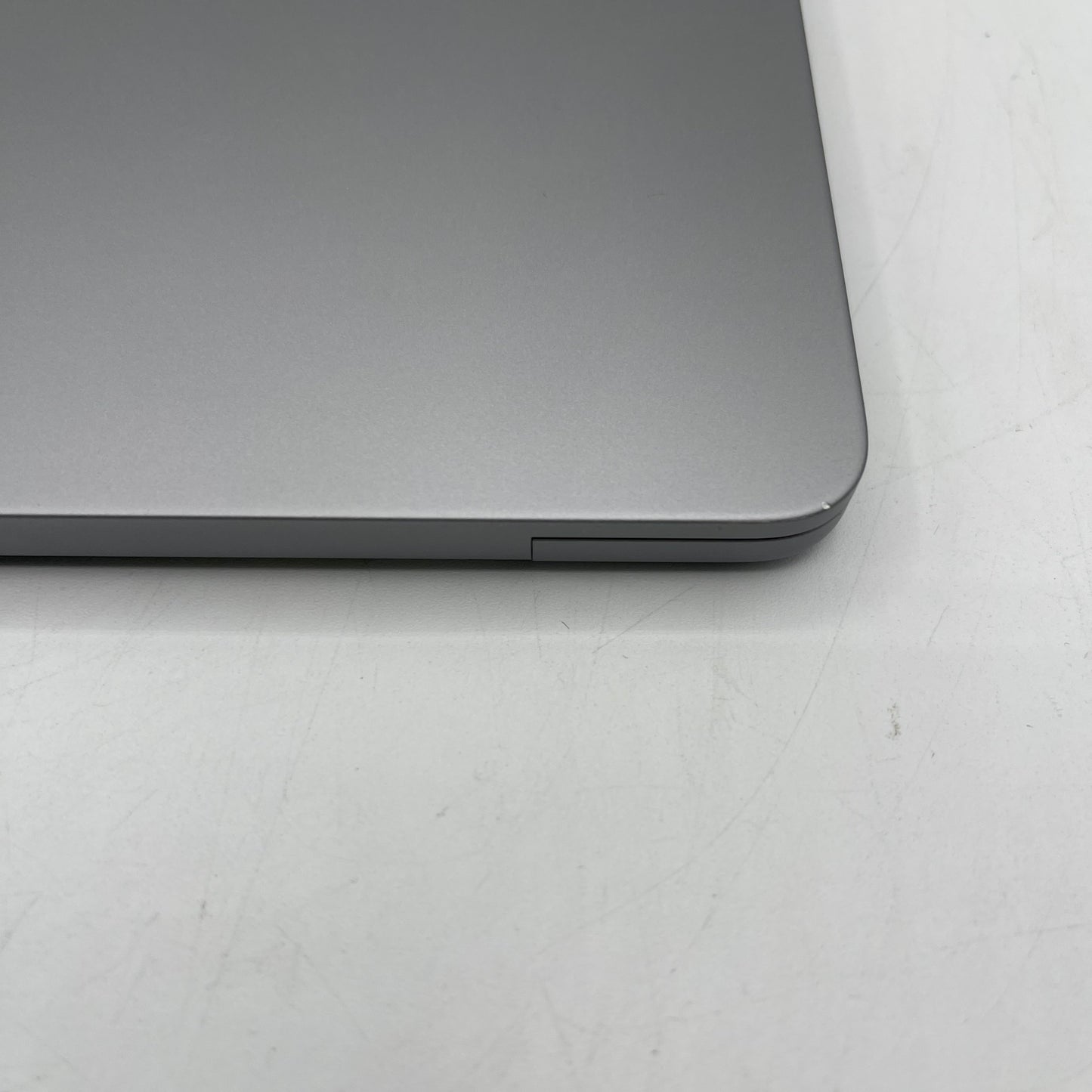 2022 Apple MacBook Air 13.6" M2 8C GPU 3.5GHz 8GB RAM 256GB SSD A2681