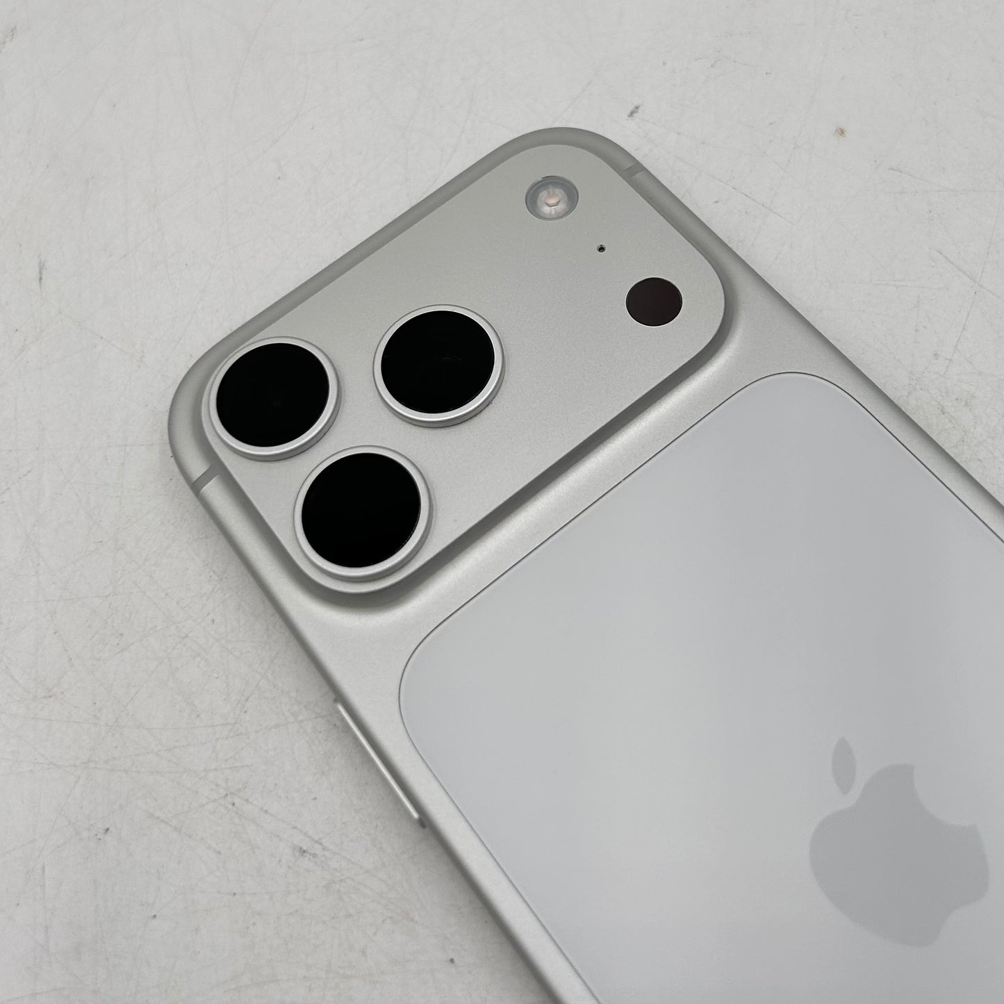 Factory Unlocked Apple iPhone 17 Pro 256GB Silver MG7K4LL/A