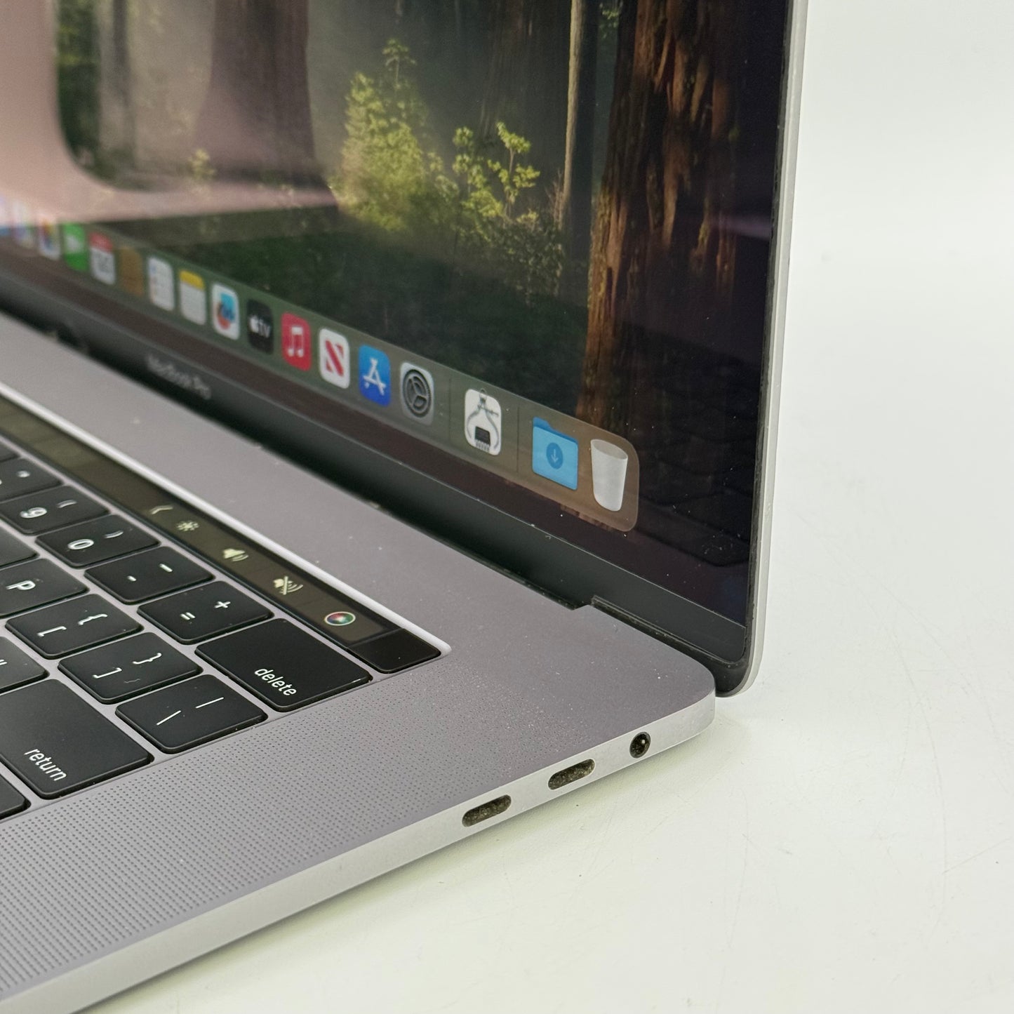 2019 Apple MacBook Pro 15" i9 2.4GHz 32GB RAM 1TB SSD Space Gray A1990 READ