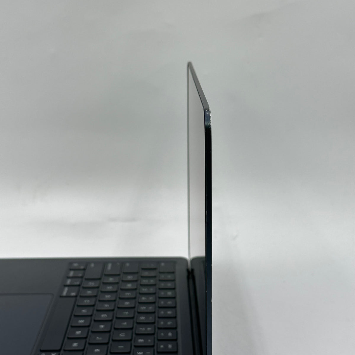2022 Apple MacBook Air 13.6" M2 8C GPU 3.5GHz 8GB RAM 256GB SSD A2681