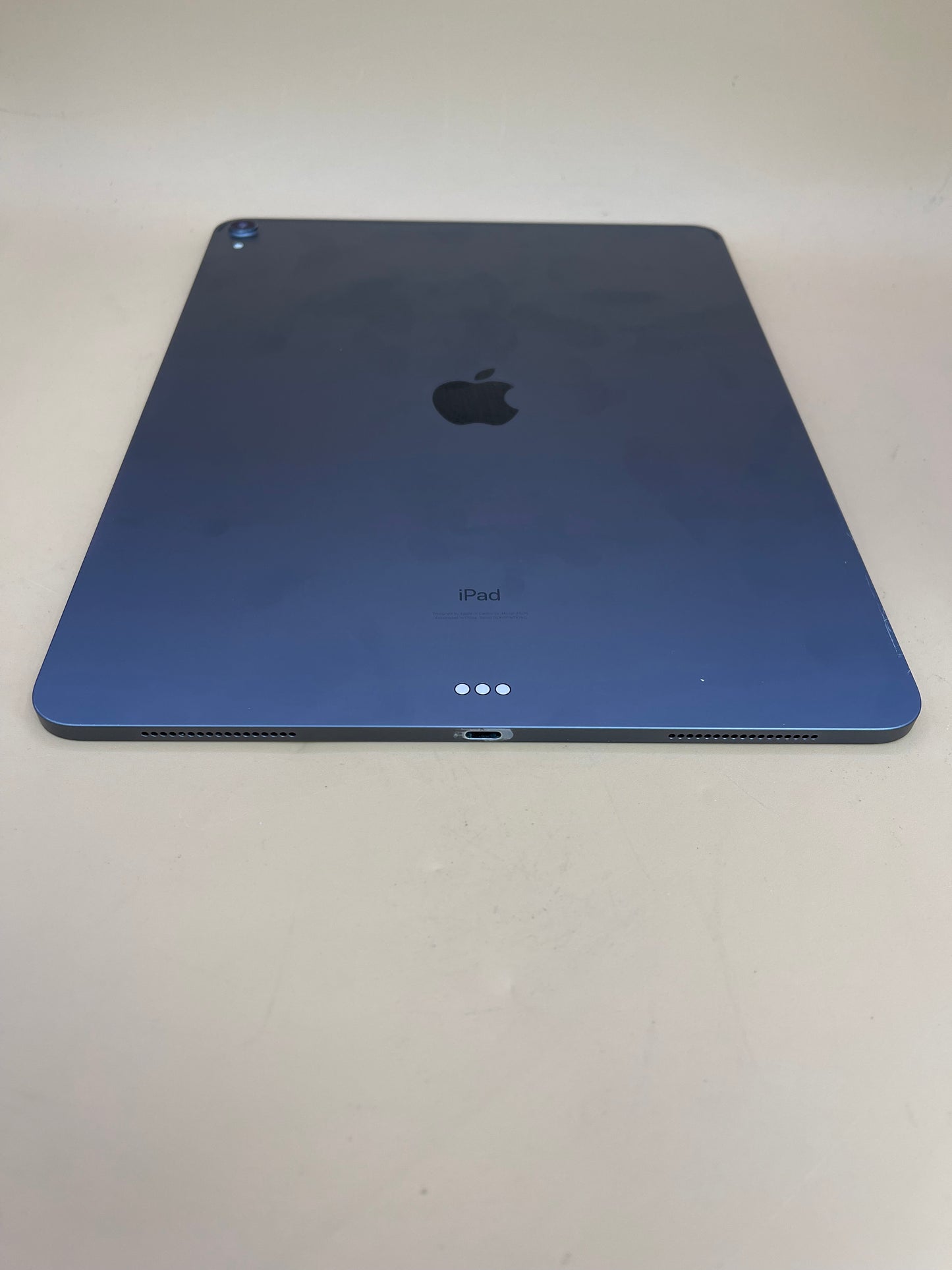 Broken WiFi Only Apple iPad Pro 12.9" 3rd Gen 256GB 18.1.1 A1876