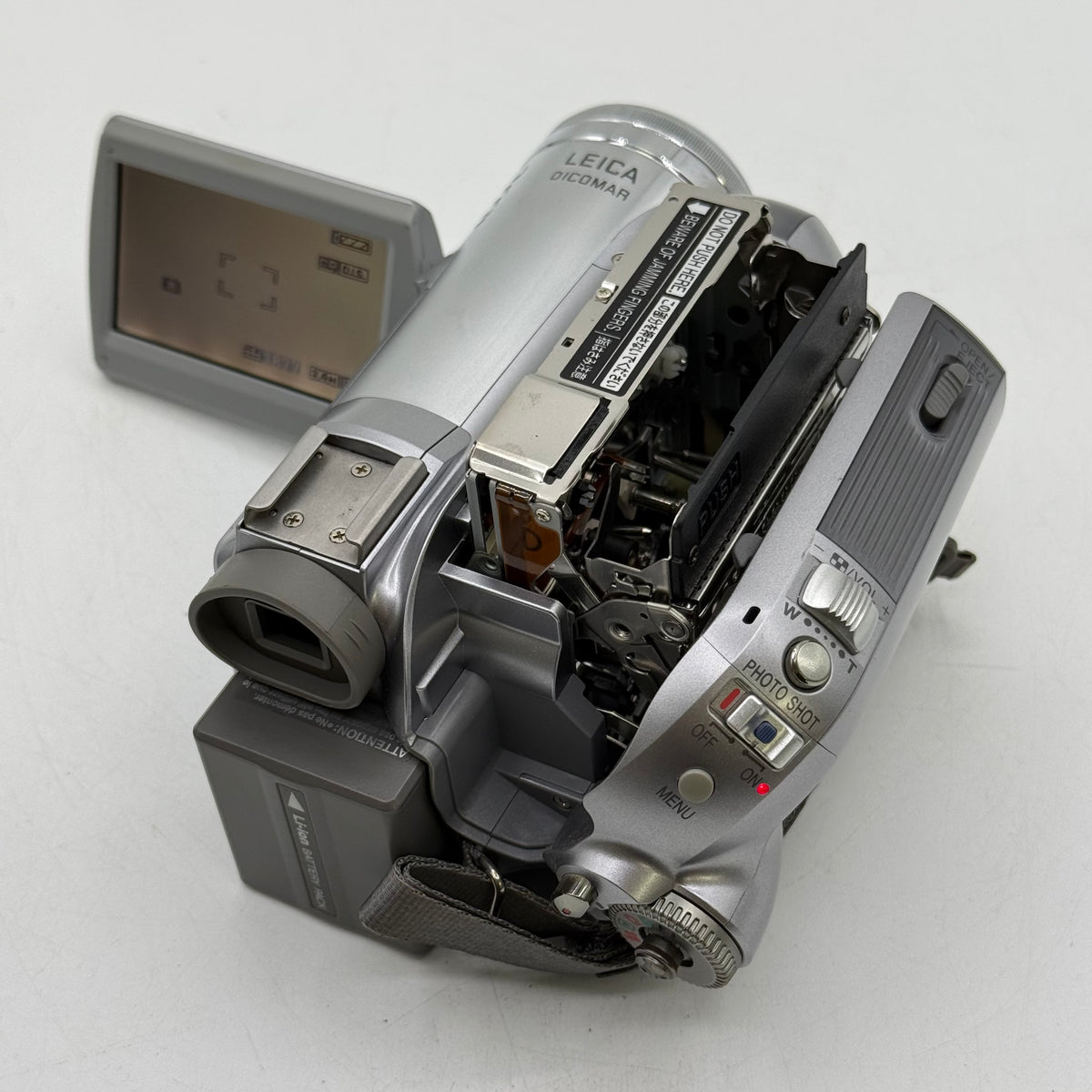 Panasonic 3CCD Optical Image Stabilizer MiniDV Digital Camcorder PV-GS300