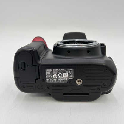 Nikon D5000 13.3MP Digital SLR DSLR Camera w/ Nikkor 18-55mm lens