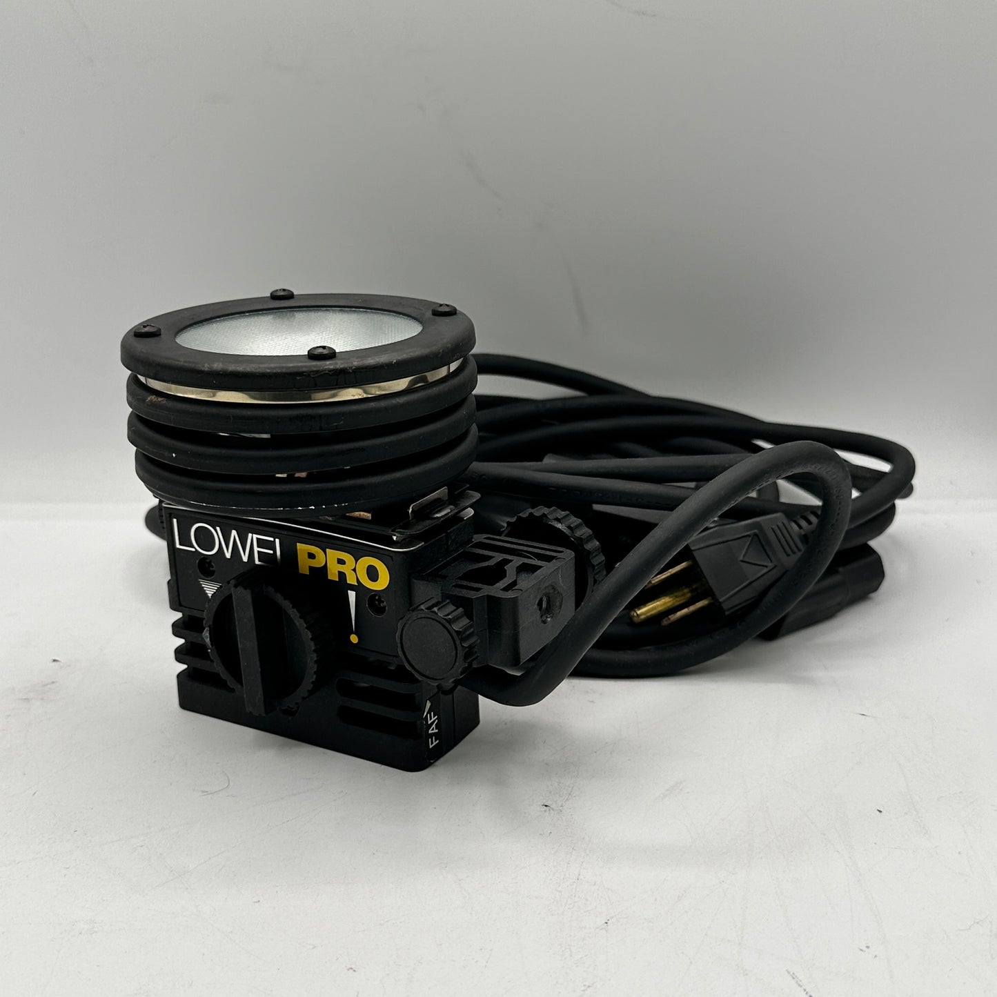 Lowel Pro light Focusing Flood Light p2-10