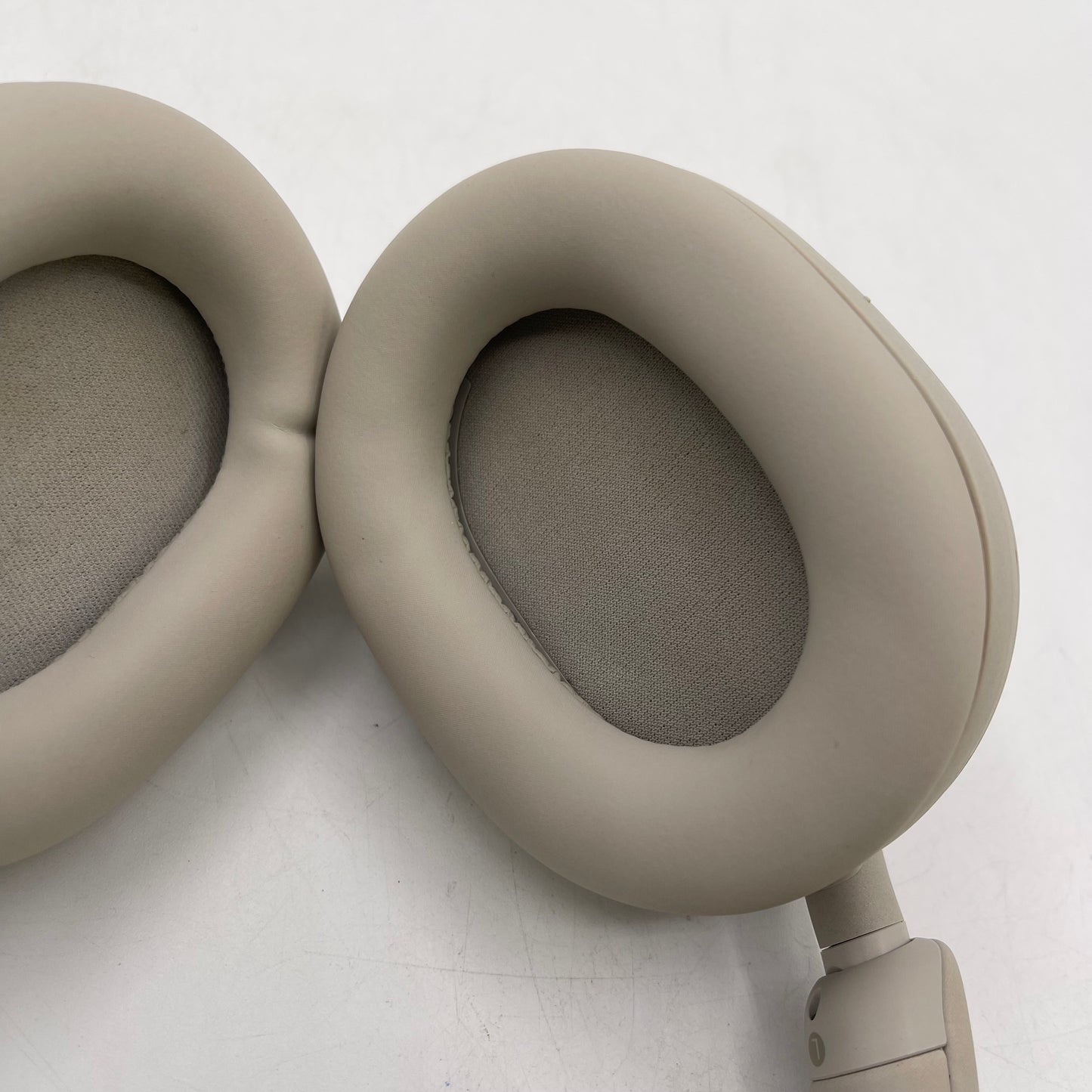 Sony WH-1000XM5 Wireless Over-Ear Bluetooth Headphones Beige YY2954