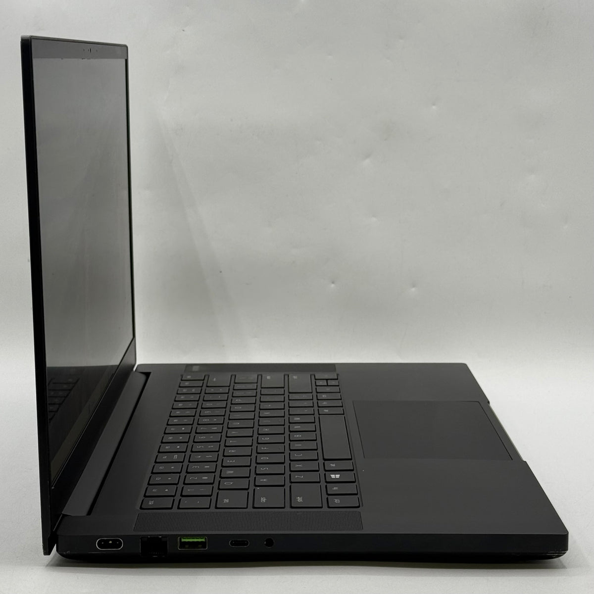 Razer Blade 15 Base RZ09-0328 15.6 i7-10750H 16GB RAM 512GB SSD GeForce RTX 2060
