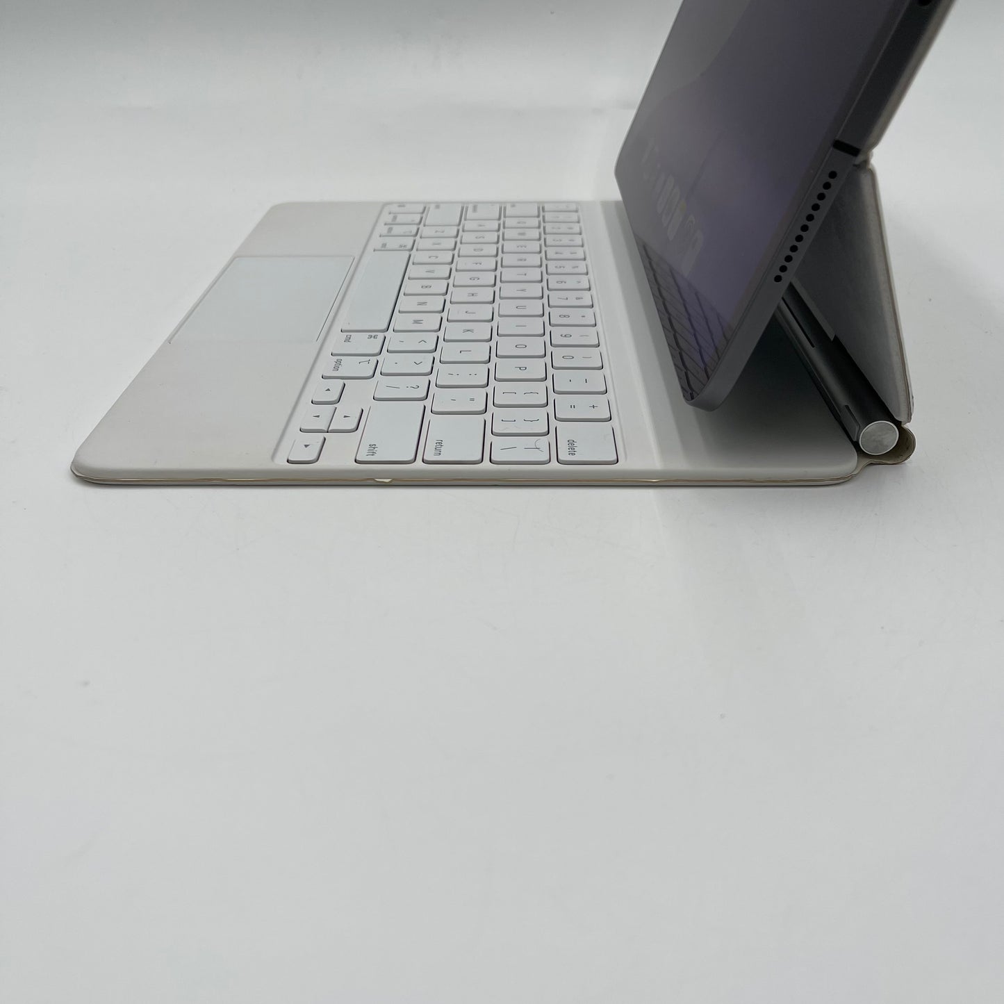Unlocked Apple iPad Pro 12.9" 5th Gen 2TB Silver NHP43LL/A w/ Pencil & Keyboard