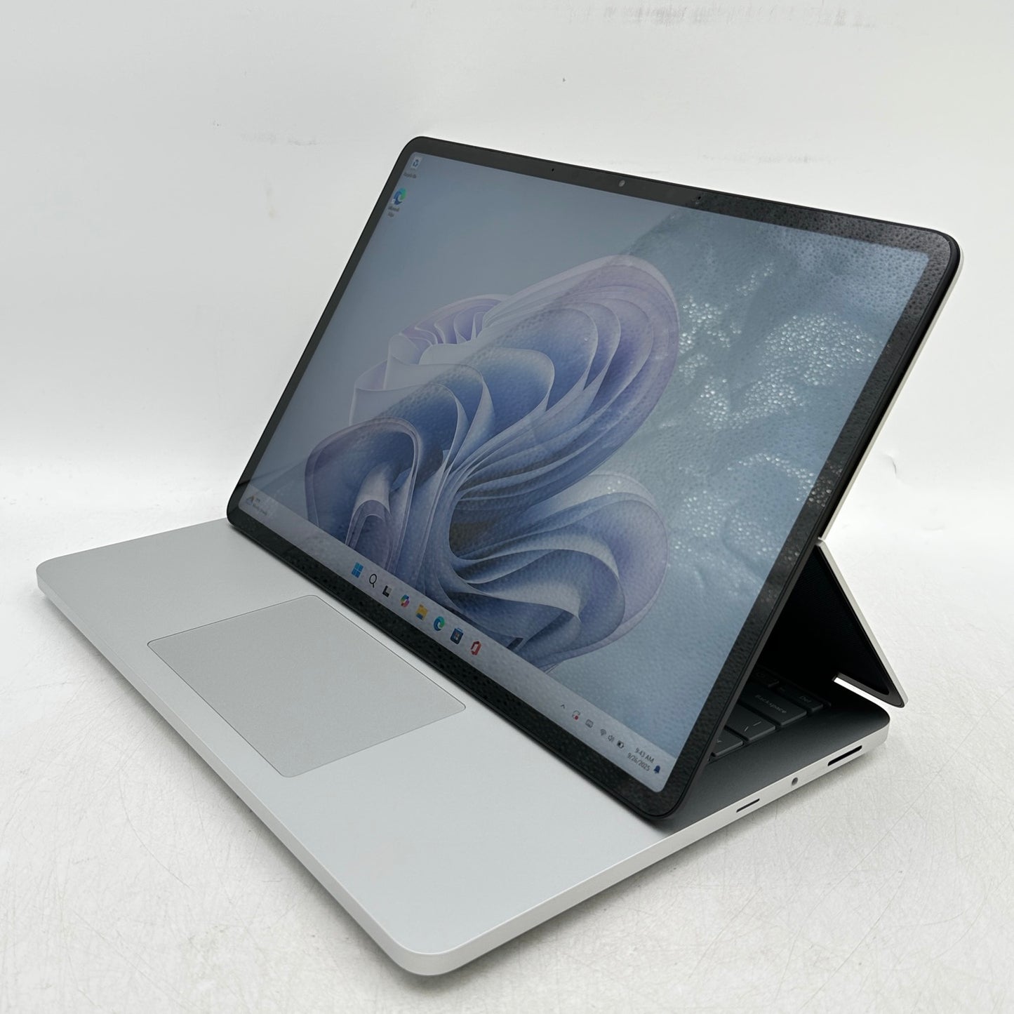 Microsoft Surface Laptop Studio 2 2029 14.4" i7-13800H 32GB RAM 1TB SSD RTX 4050