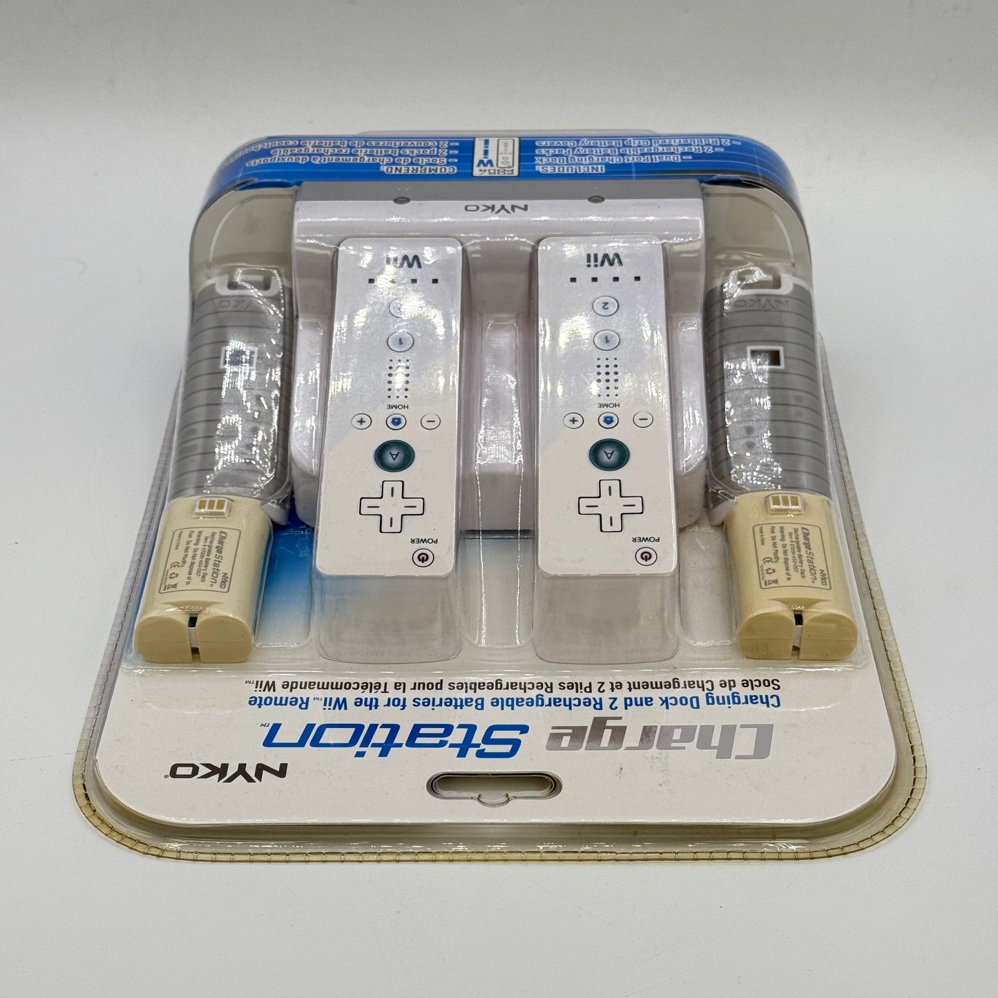 New NYKO Charge Station Charging Dock & 2 Rechargeable Batteries for Wii Remote