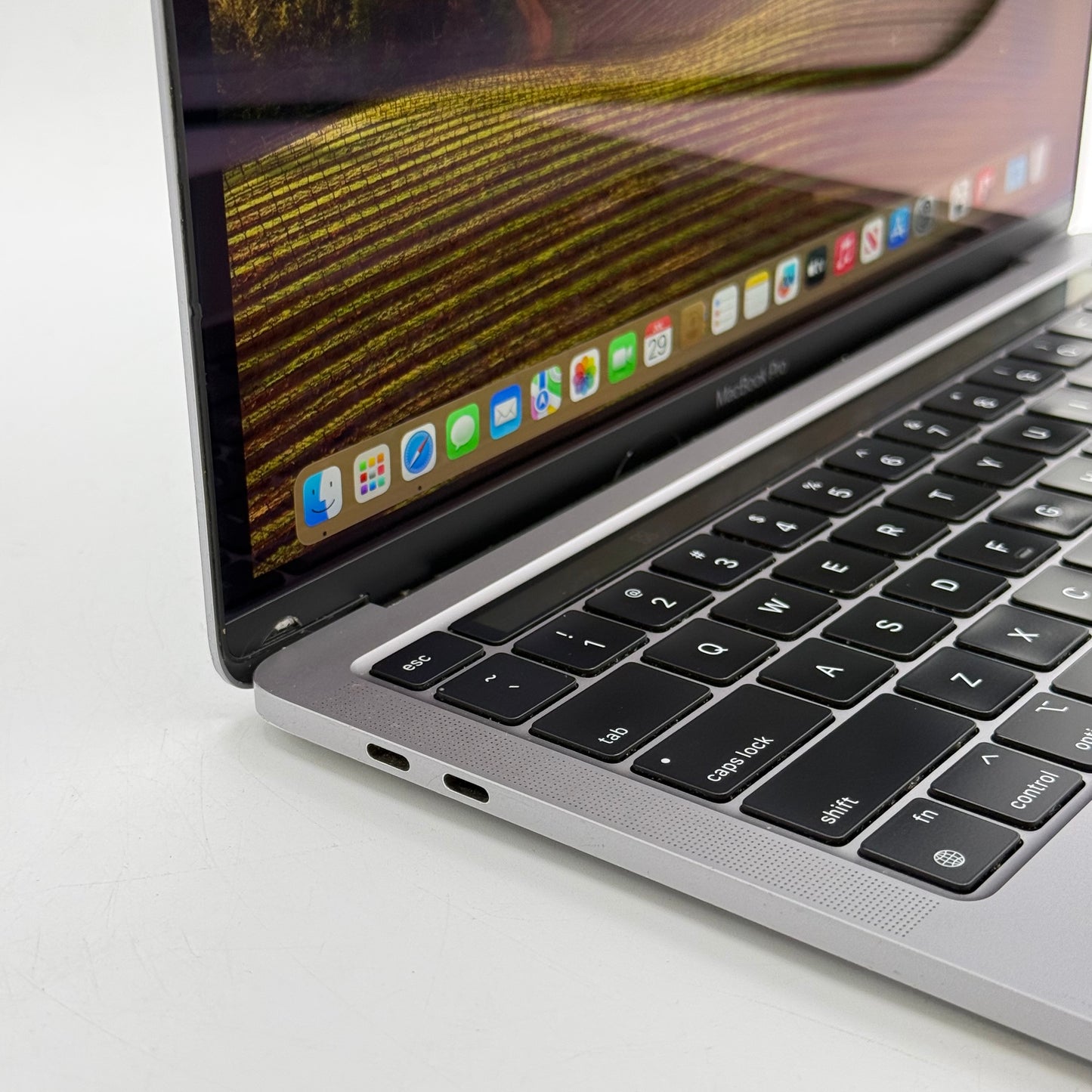 2020 Apple MacBook Pro 13.3" M1 8C GPU 3.2GHz 8GB RAM 512GB SSD A2338