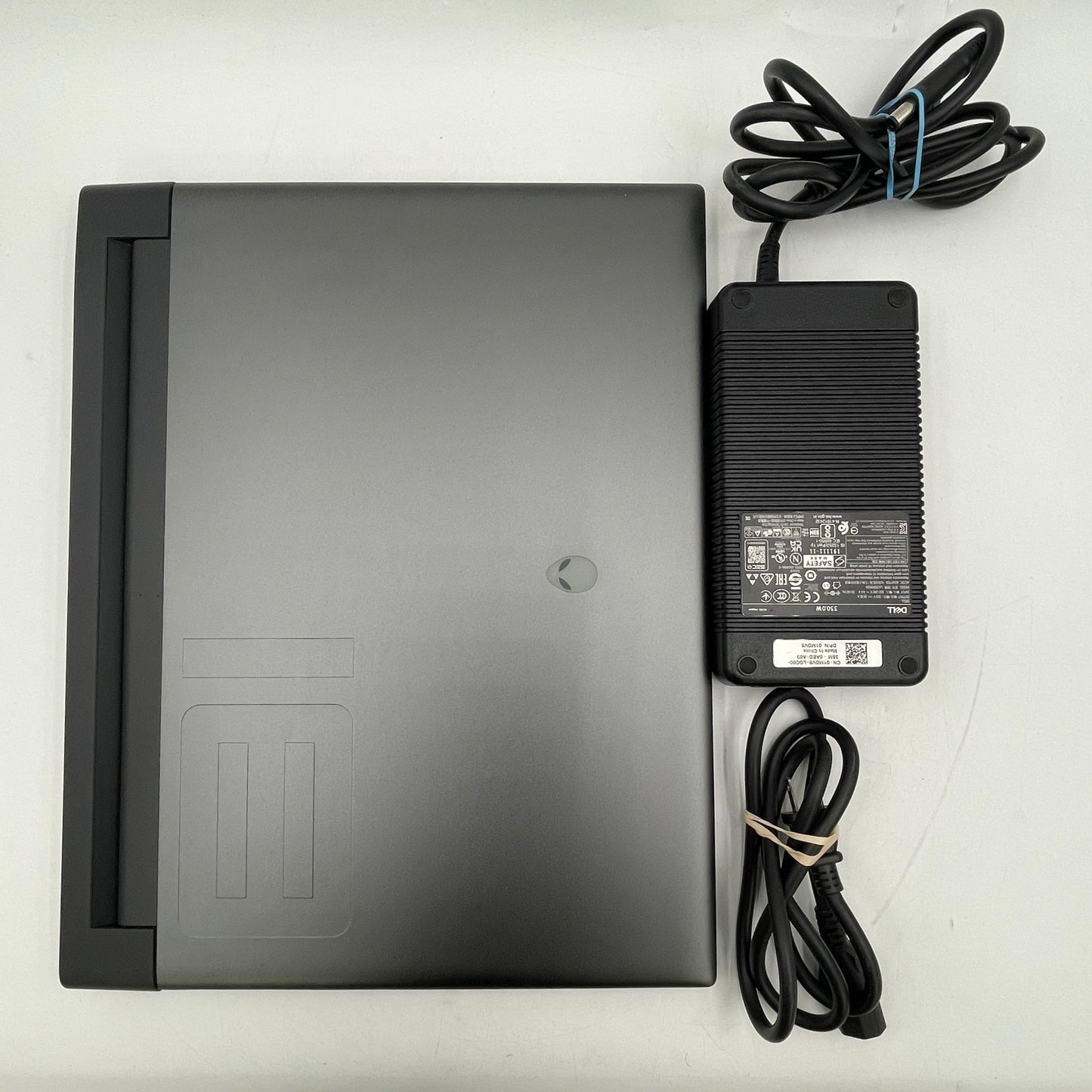 Alienware M18 R1 18" i9-13980HX 2.2GHz 64GB RAM 8TB SSD GeForce RTX 4090 Read
