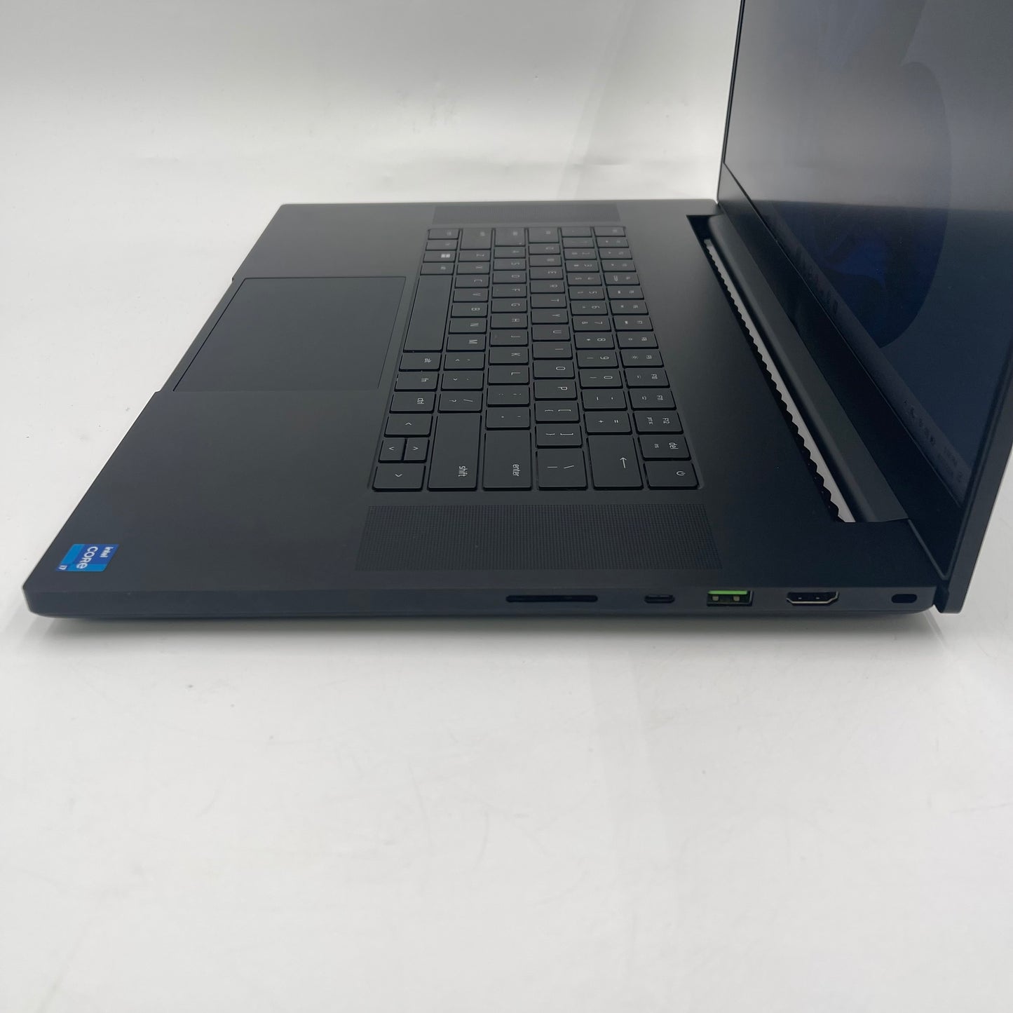 Razer Blade 17 RZ09-0423 17.3" i7-12800H 2.4GHz 16GB RAM 1TB GeForce RTX 3060
