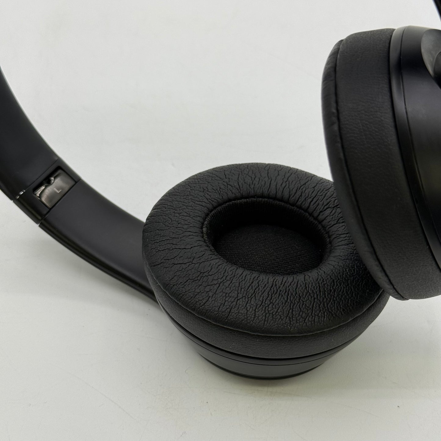 Beats Solo3 Wireless On-Ear Bluetooth Headphones Black A1796
