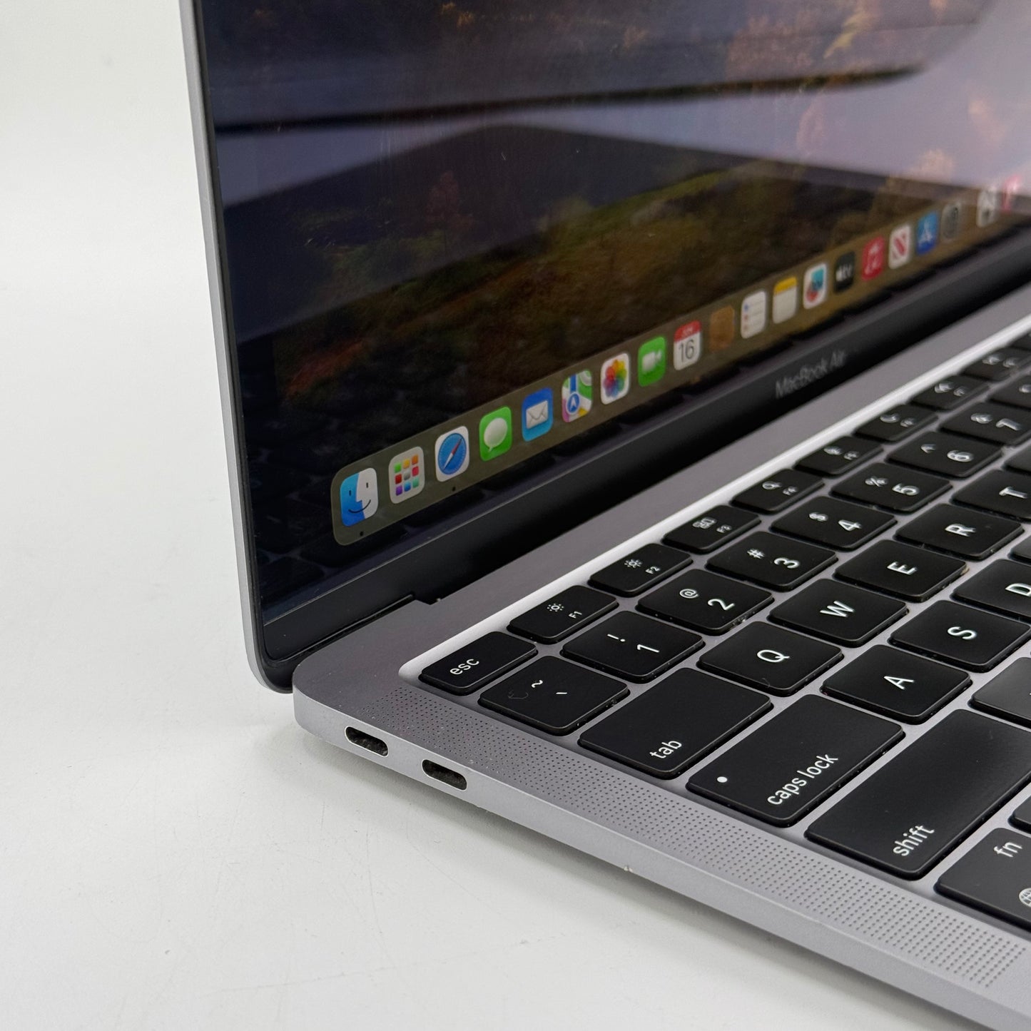 2020 Apple MacBook Air 13.3" M1 7C GPU 3.2GHz 8GB RAM 256GB SSD A2337