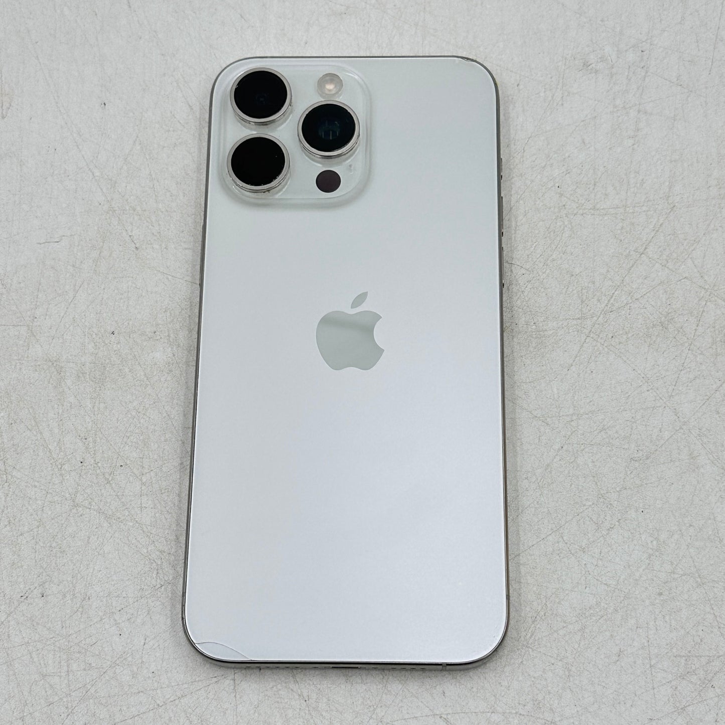 Unlocked Apple iPhone 15 Pro Max 256GB 18.5 White MU673LL/A FAIR READ