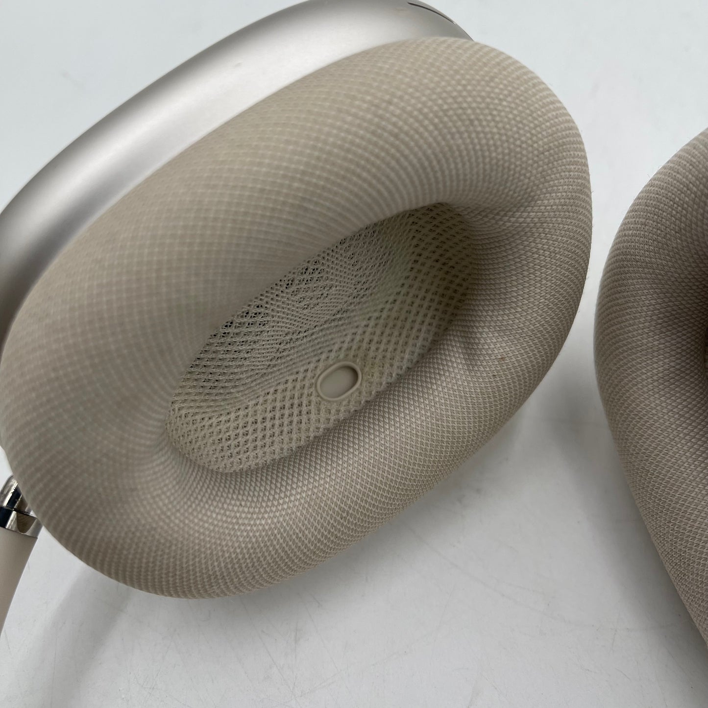 Apple AirPods Max Wireless Over-Ear Headphones Starlight MWW53AM/A