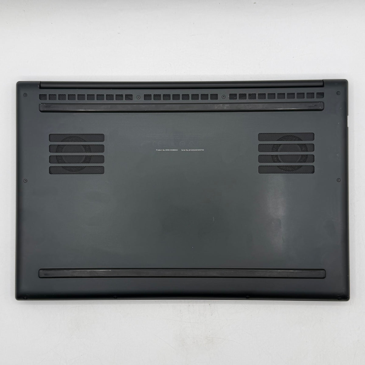 Razer Blade 15 Base RZ09-0328 15.6 i7-10750H 16GB RAM 512GB SSD GeForce RTX 2060