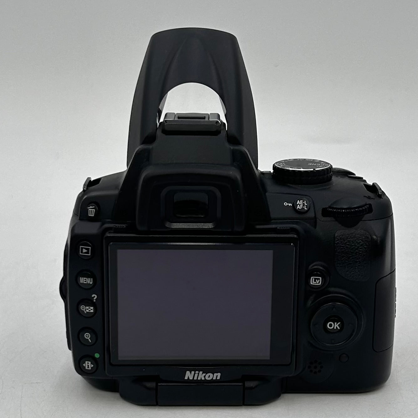 Nikon D5000 13.3MP Digital SLR DSLR Camera w/ Nikkor 18-55mm lens