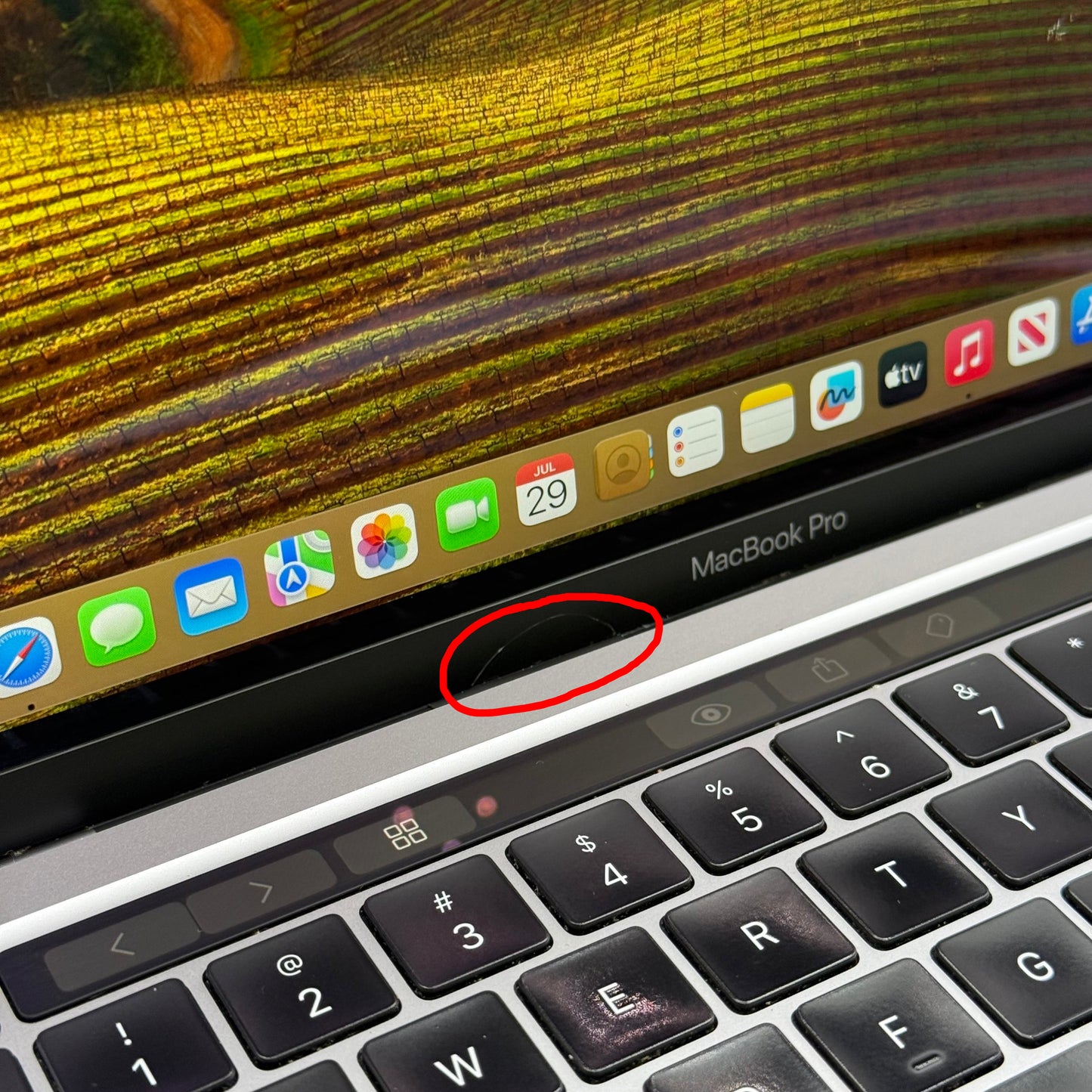 2020 Apple MacBook Pro 13.3" M1 8C GPU 3.2GHz 8GB RAM 512GB SSD A2338