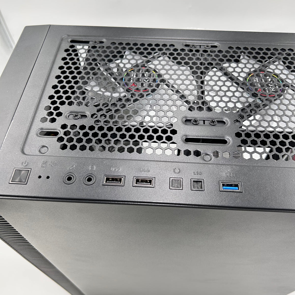 Skytech Gaming ONYX Ryzen 7 5700 16GB RAM 1TB SSD GeForce RTX 5060 Gaming PC