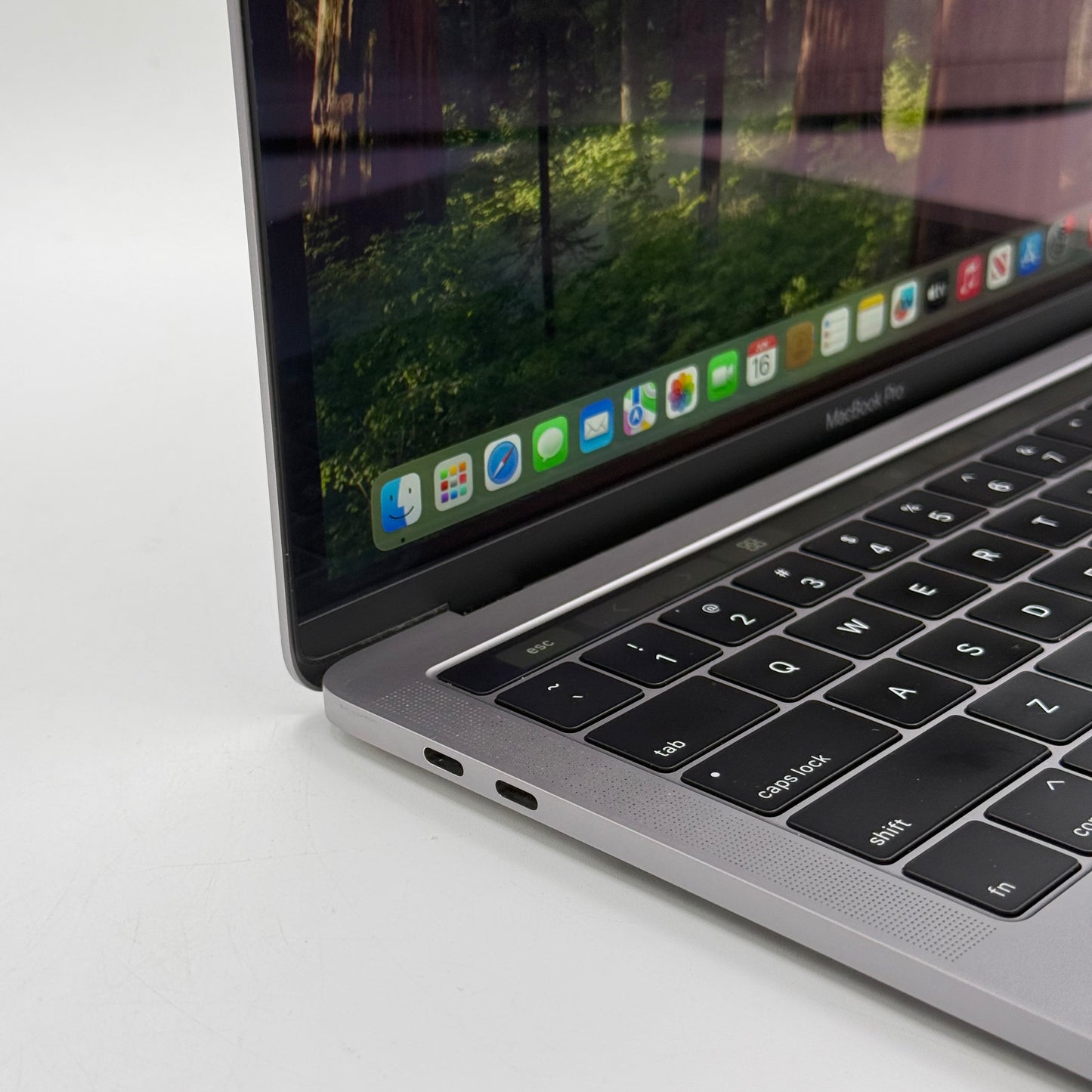 2019 Apple MacBook Pro 13.3" i7 2.8GHz 16GB RAM 512GB SSD Space Gray A1989