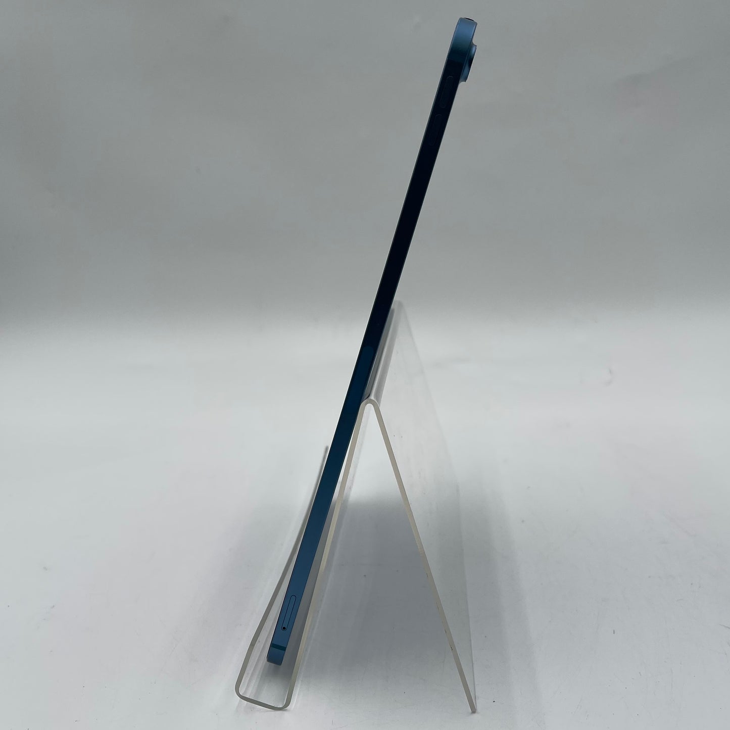 Unlocked Apple iPad Air 5th Gen 256GB Blue MM733LL/A
