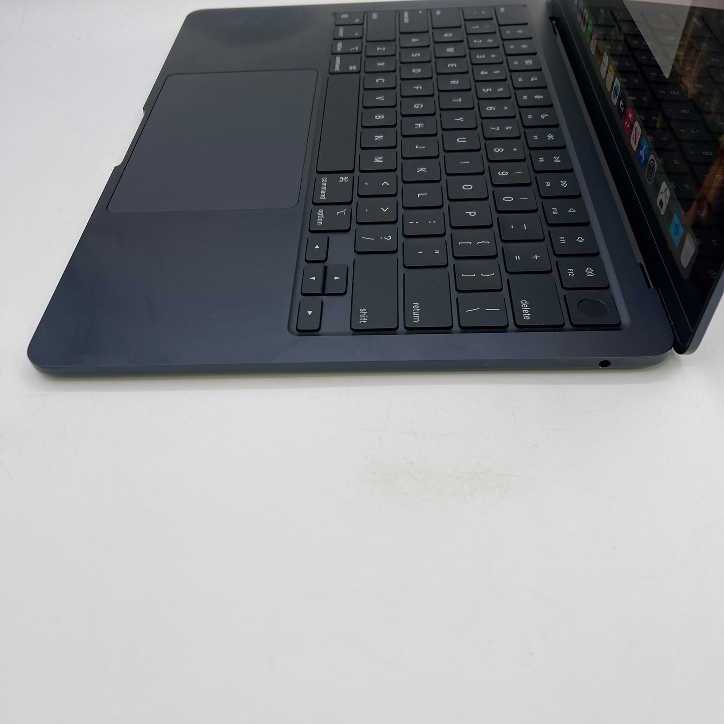 2022 Apple MacBook Air 13.6" M2 8C GPU 3.5GHz 16GB RAM 256GB SSD A2681