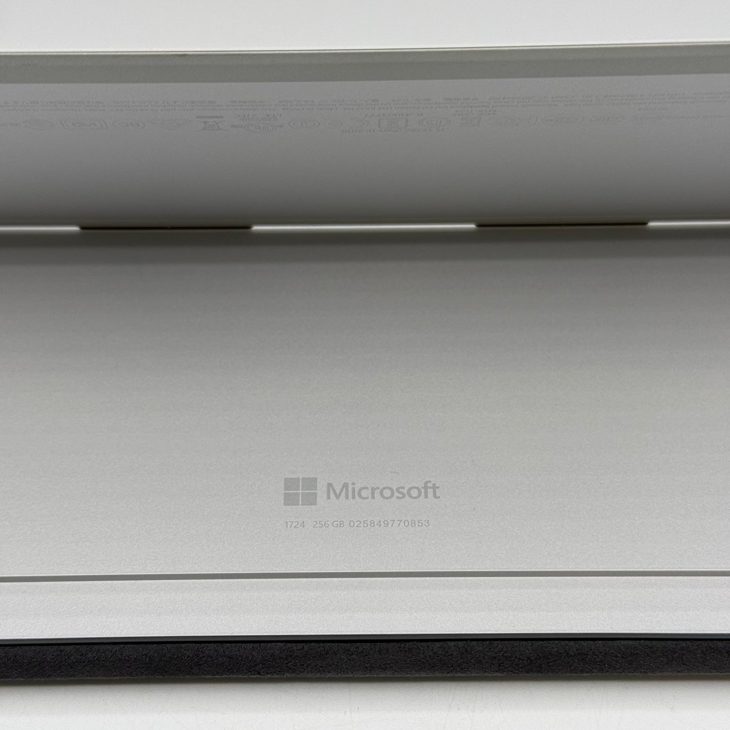 Microsoft Surface Pro 4 1724 12.3" i5 2.5GHz 8GB RAM 256GB SSD