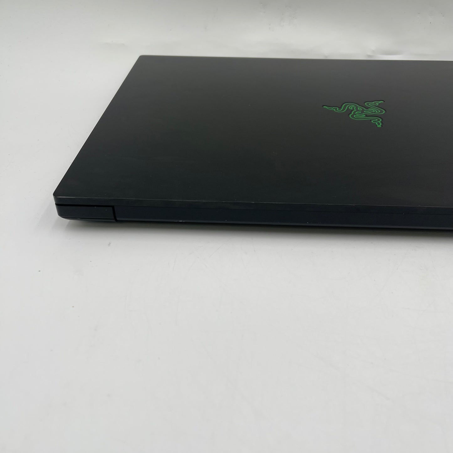 Razer Blade 17 RZ09-0423 17.3" i7-12800H 2.4GHz 16GB RAM 1TB GeForce RTX 3060