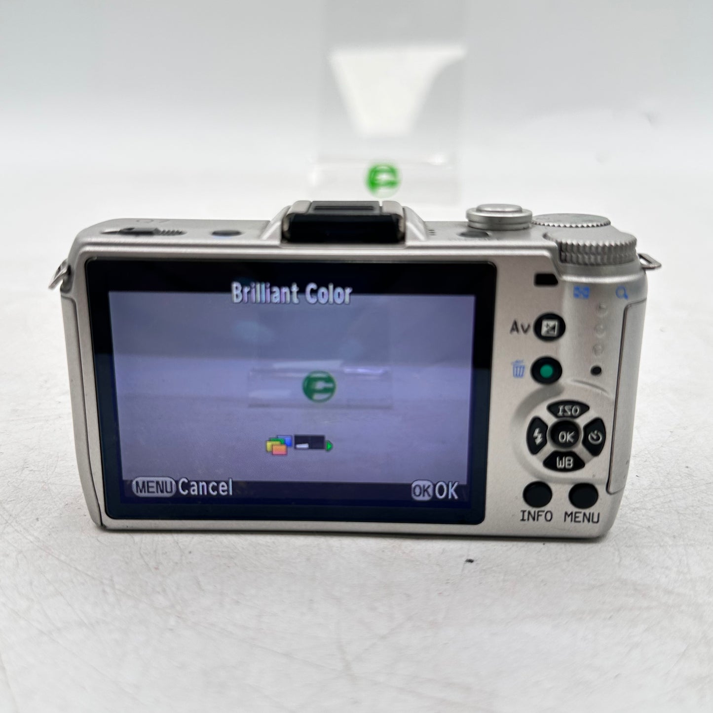 Pentax Q7 12.4MP Mirrorless Digital Camera 4243 SC w/ SMC 5-15mm Zoom Lens Kit