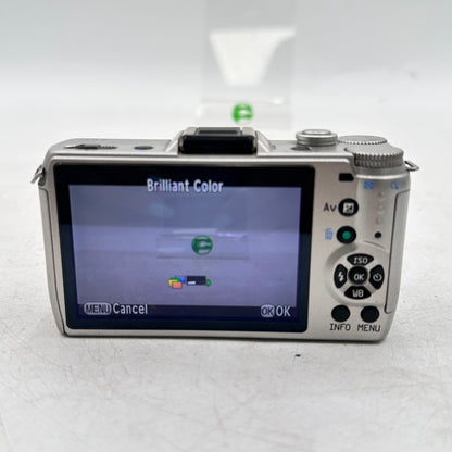 Pentax Q7 12.4MP Mirrorless Digital Camera 4243 SC w/ SMC 5-15mm Zoom Lens Kit