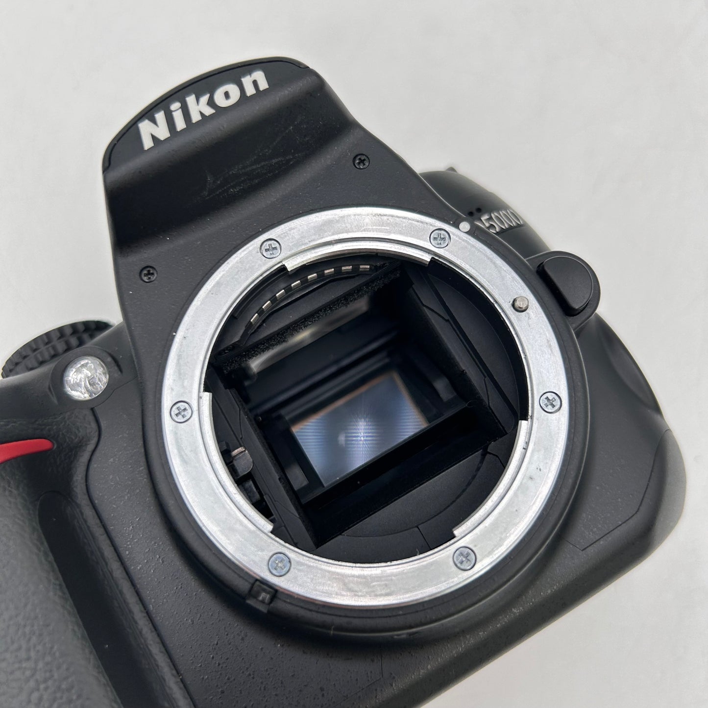 Nikon D5000 13.3MP Digital SLR DSLR Camera w/ Nikkor 18-55mm lens
