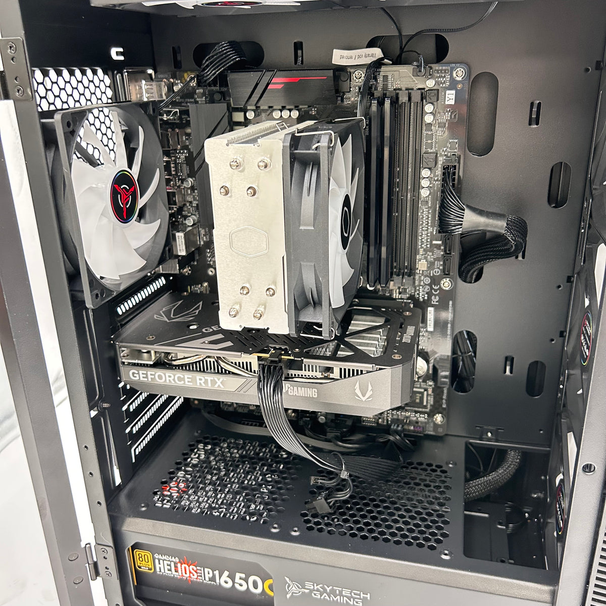 Skytech Gaming ONYX Ryzen 7 5700 16GB RAM 1TB SSD GeForce RTX 5060 Gaming PC