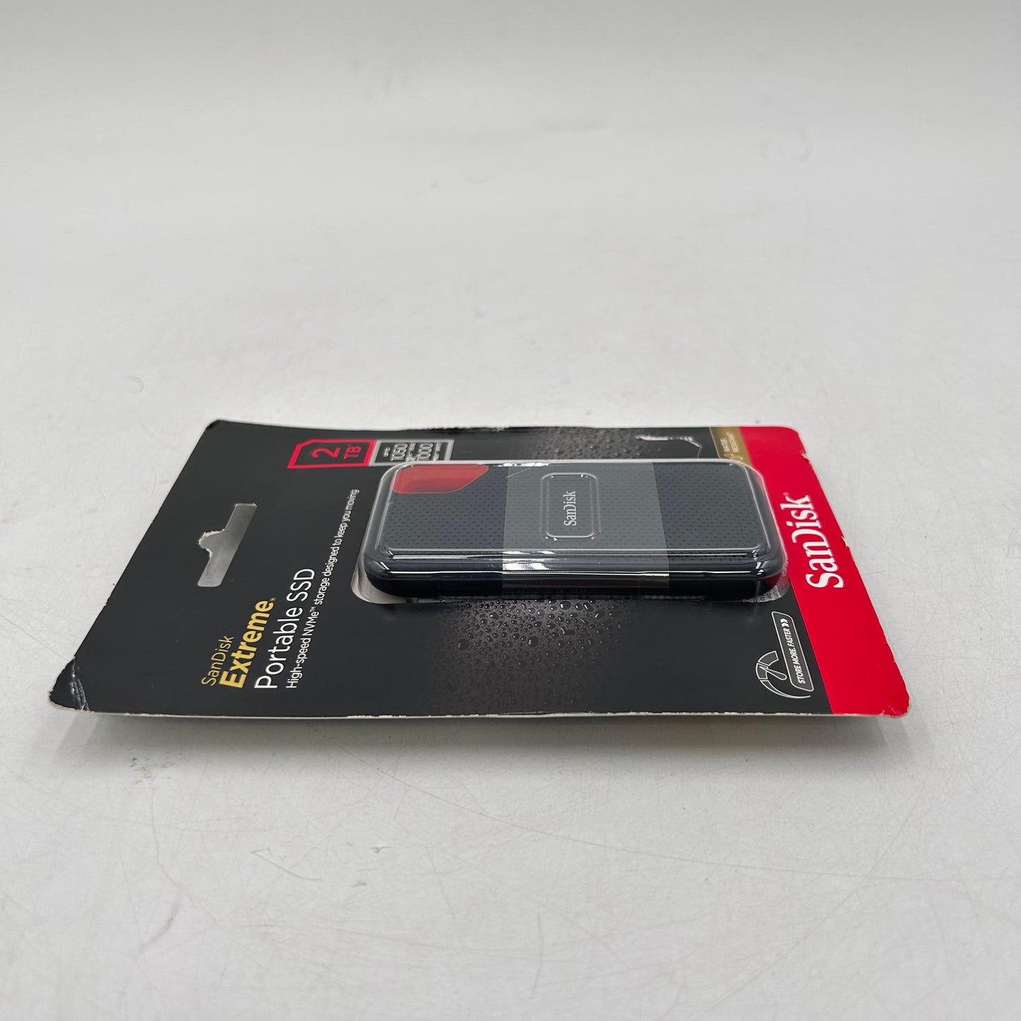 New SanDisk Portable Extreme Portable SSD 2TB USB-C to USB-C SSD SDSSDE61-2T00