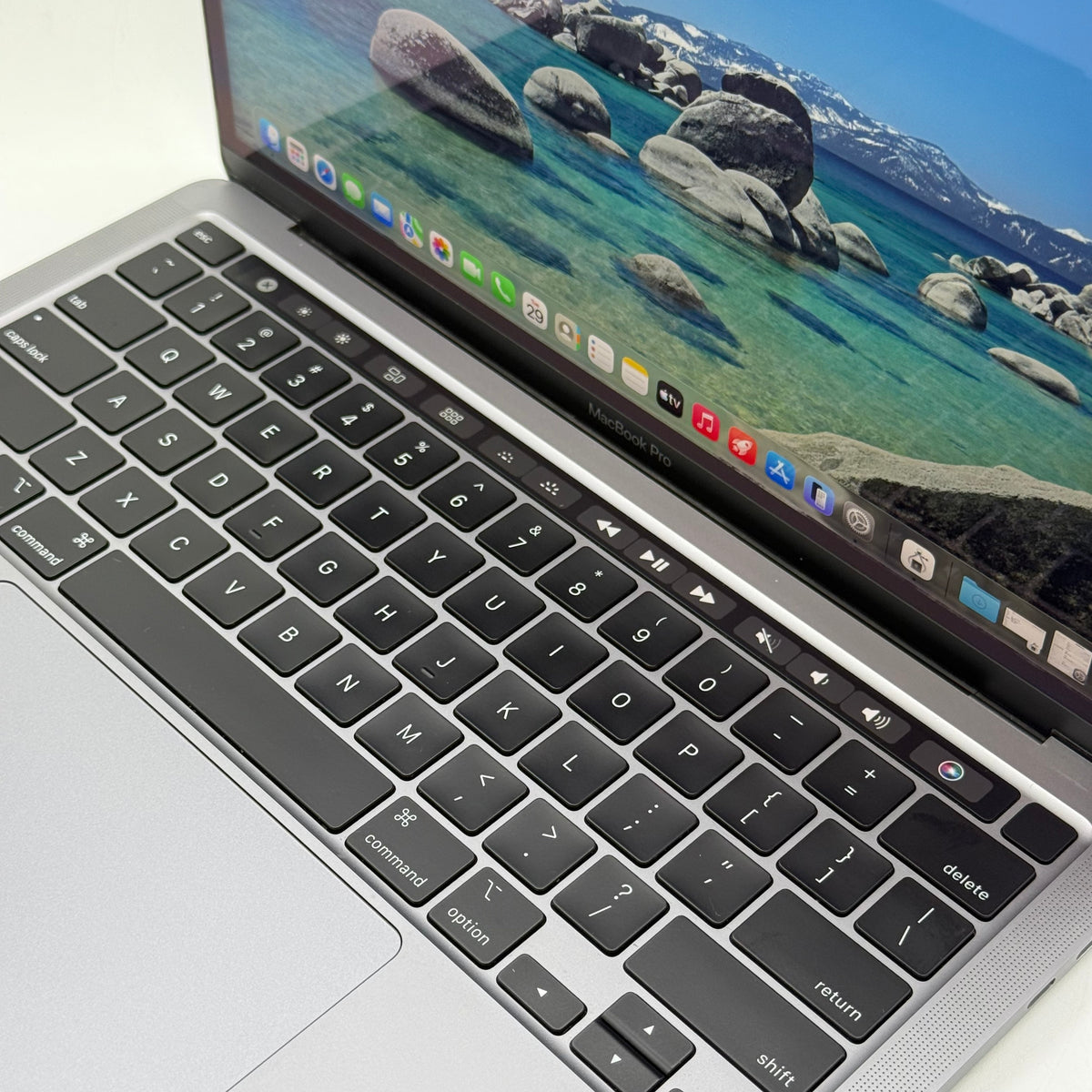 2020 Apple MacBook Pro 13.3" i5 2.0GHz 16GB RAM 512GB SSD A2251