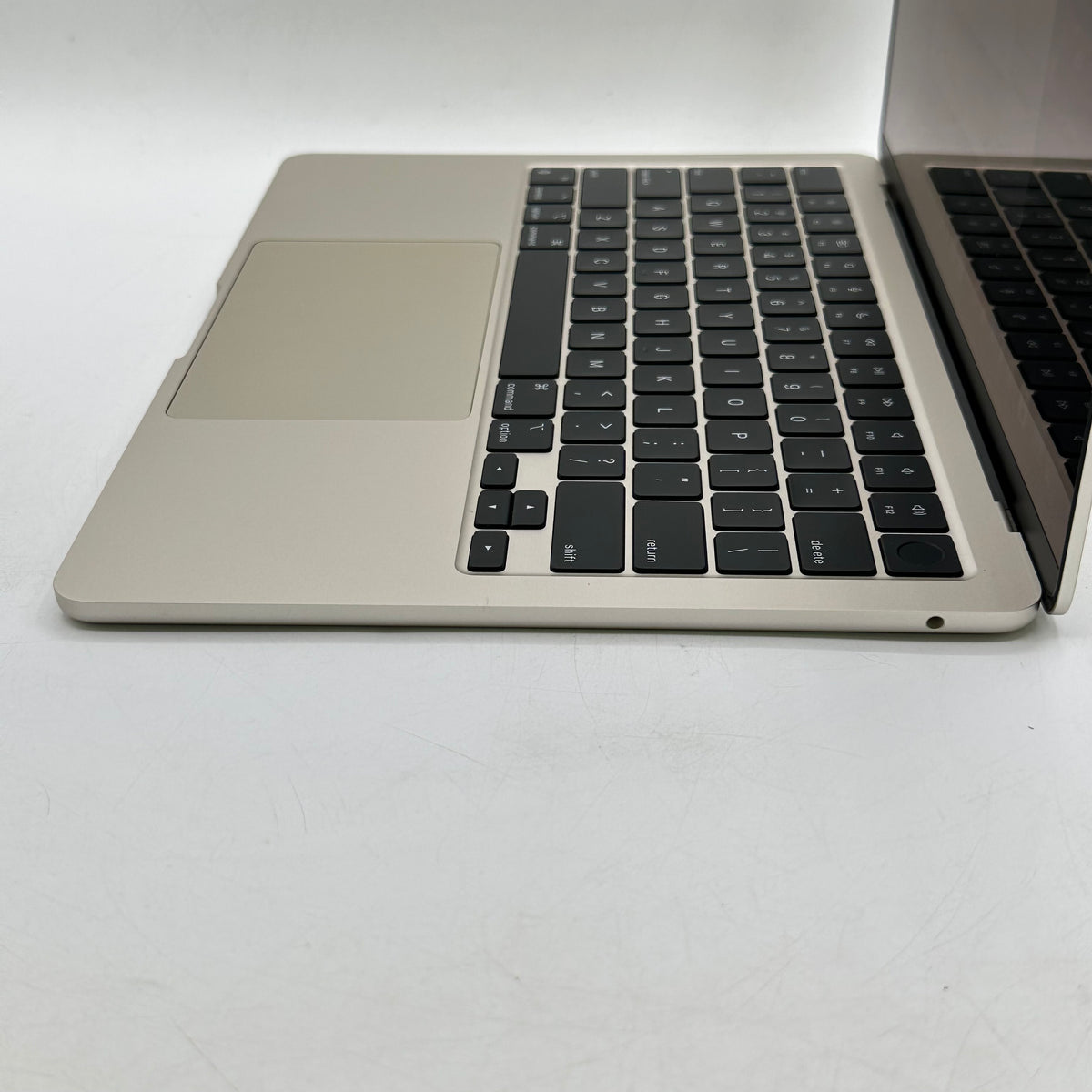 2022 Apple MacBook Air 13.6" M2 8C GPU 3.5GHz 8GB RAM 256GB SSD A2681