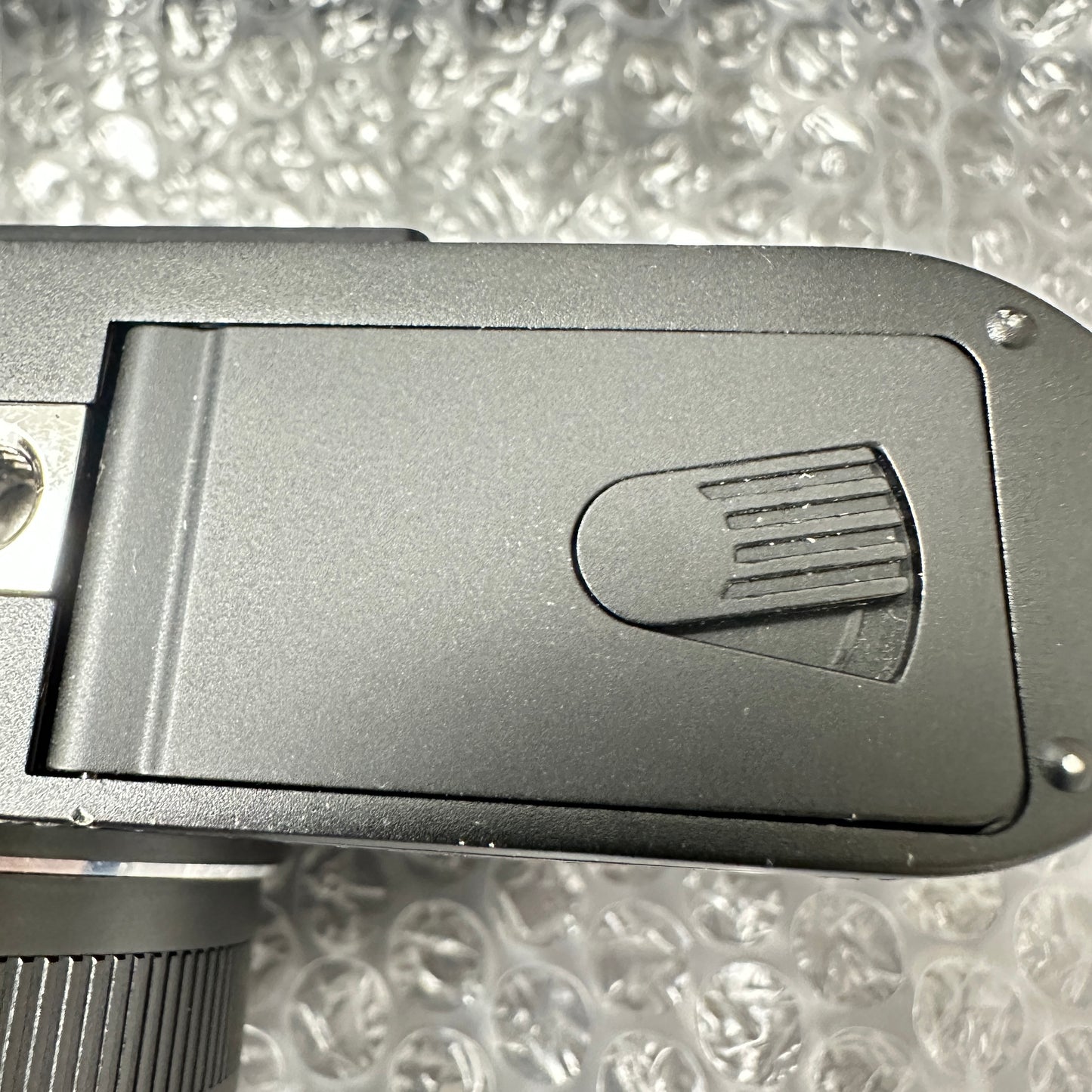 Leica X1 18420 12.2MP Compact Digital Camera READ