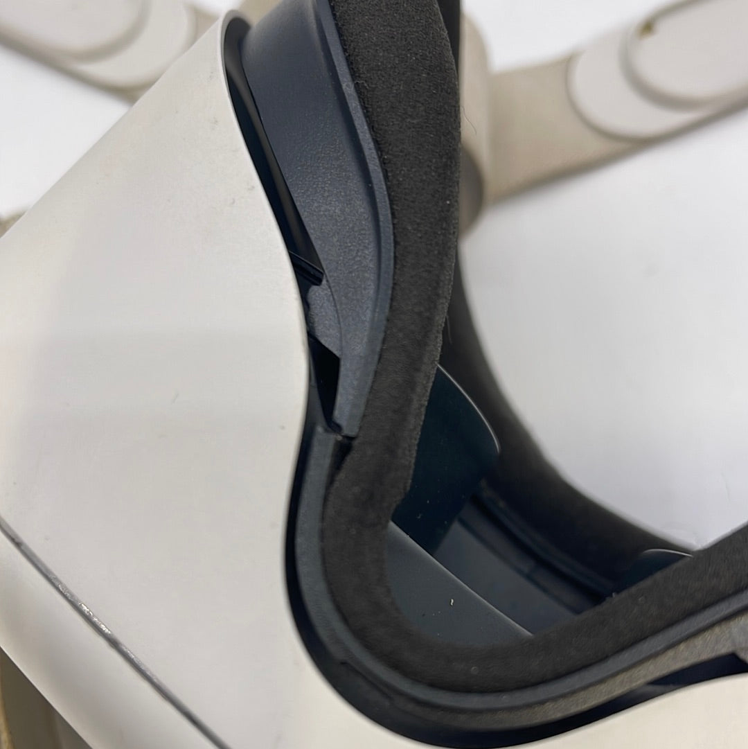 Meta Oculus Quest 2 64GB VR Headset White KW49CM